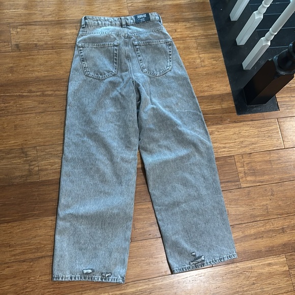 NWT H&M Divided 90’s Baggy Jeans – Distressed High Waist – Size 0 (EUR 32) - Picture 4 of 9